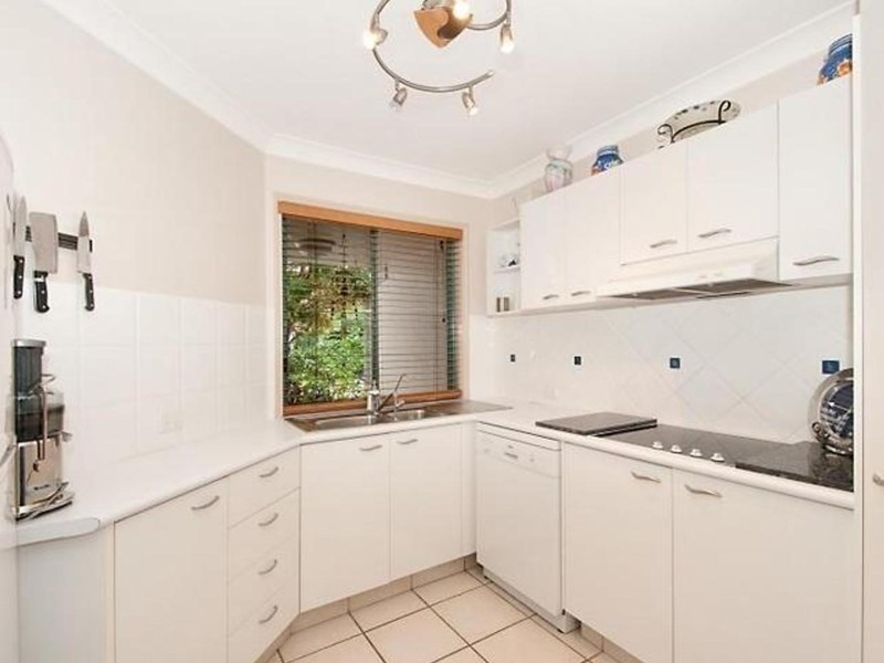 2/91 Heeb Street, Benowa QLD 4217