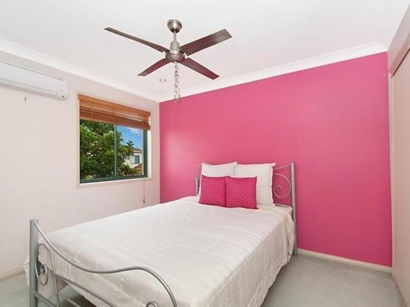 2/91 Heeb Street, Benowa QLD 4217