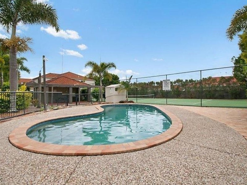 2/91 Heeb Street, Benowa QLD 4217