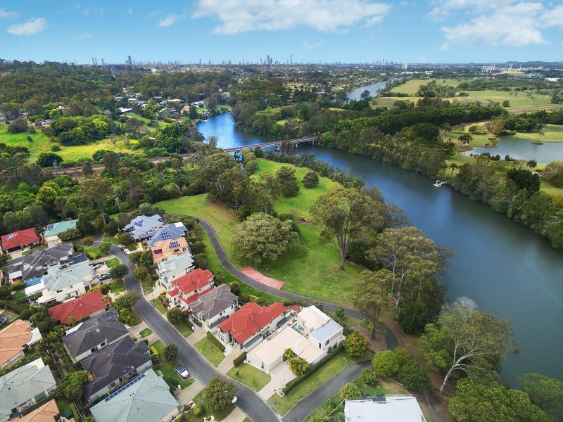 37 Riverwood Drive, Ashmore QLD 4214
