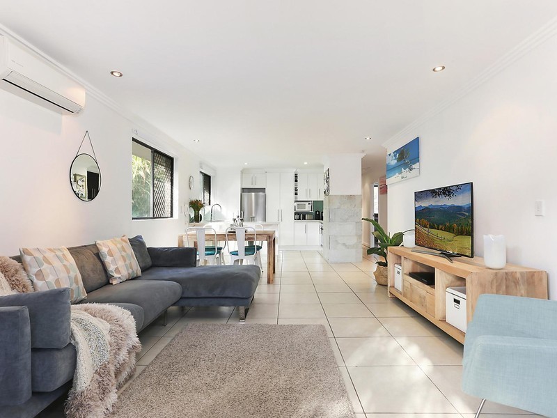 1/8 Macaw Avenue, Miami QLD 4220