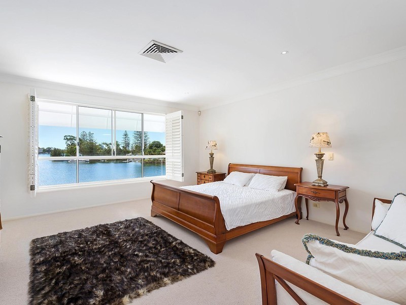 25 The Corso, Isle Of Capri QLD 4217
