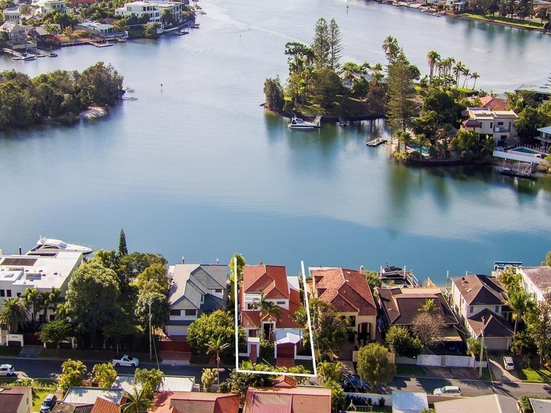 25 The Corso, Isle Of Capri QLD 4217