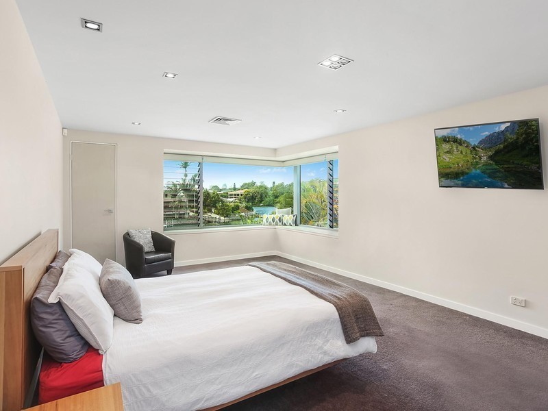 8 Wallaby Place, Sorrento QLD 4217