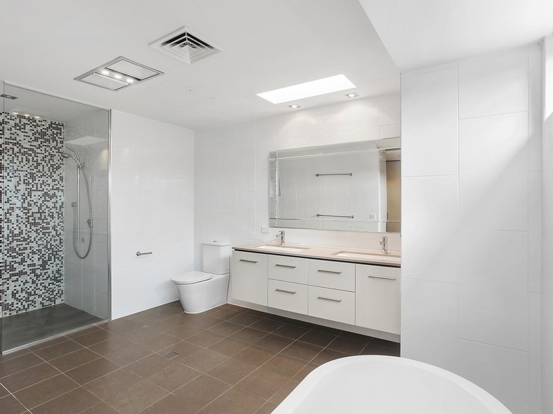 8 Wallaby Place, Sorrento QLD 4217