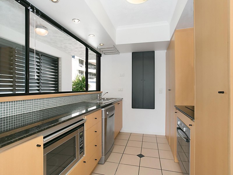 6/10 Albert Avenue, Broadbeach QLD 4218