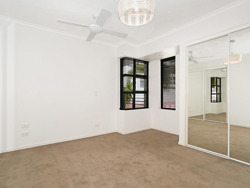 6/10 Albert Avenue, Broadbeach QLD 4218