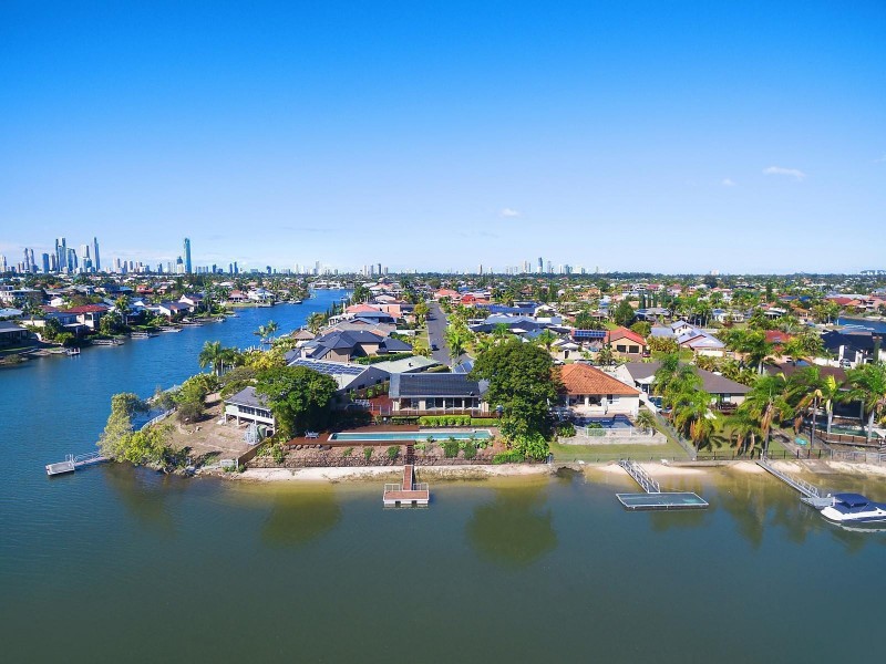 20 Selkirk Avenue, Benowa Waters QLD 4217