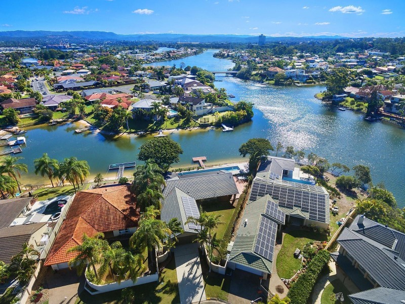 20 Selkirk Avenue, Benowa Waters QLD 4217