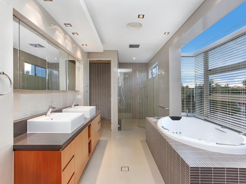 13 Neptune Court, Paradise Waters QLD 4217