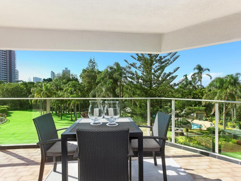 12/2 Admiralty Drive, Paradise Waters QLD 4217