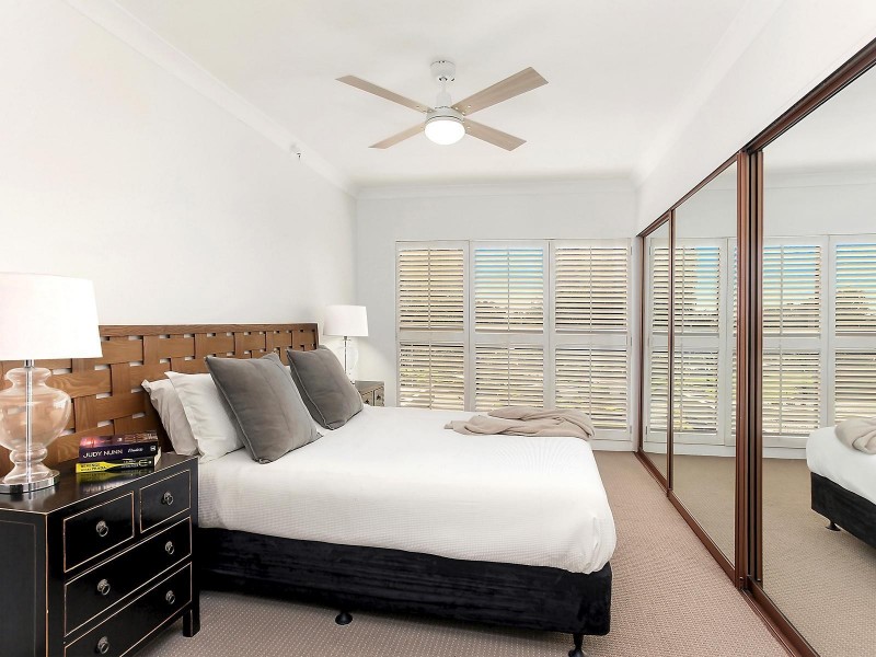 12/2 Admiralty Drive, Paradise Waters QLD 4217