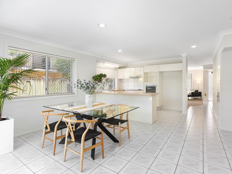 2/37 Darrambal Street, Chevron Island QLD 4217