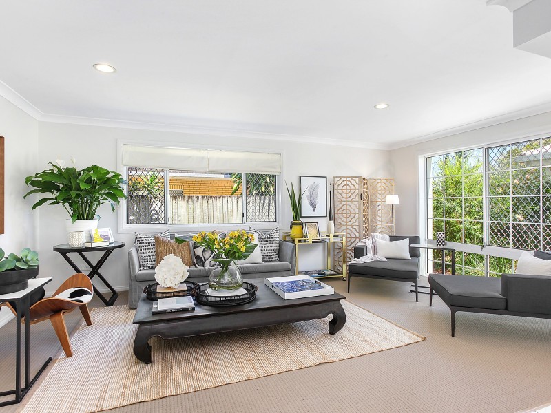 2/37 Darrambal Street, Chevron Island QLD 4217