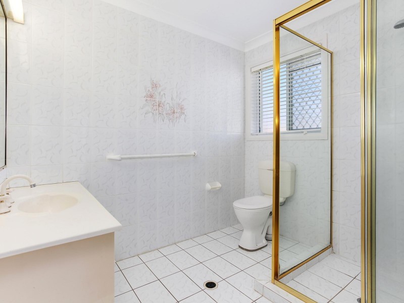 2/37 Darrambal Street, Chevron Island QLD 4217