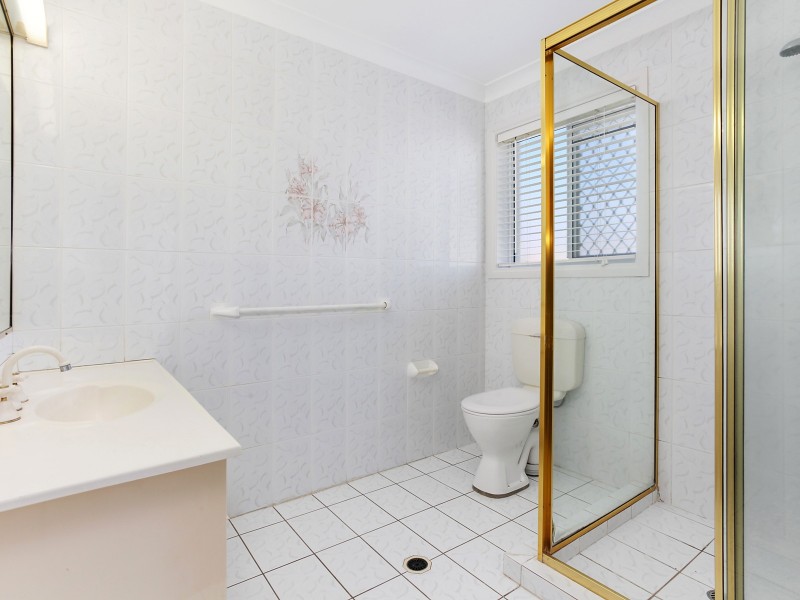 2/37 Darrambal Street, Chevron Island QLD 4217