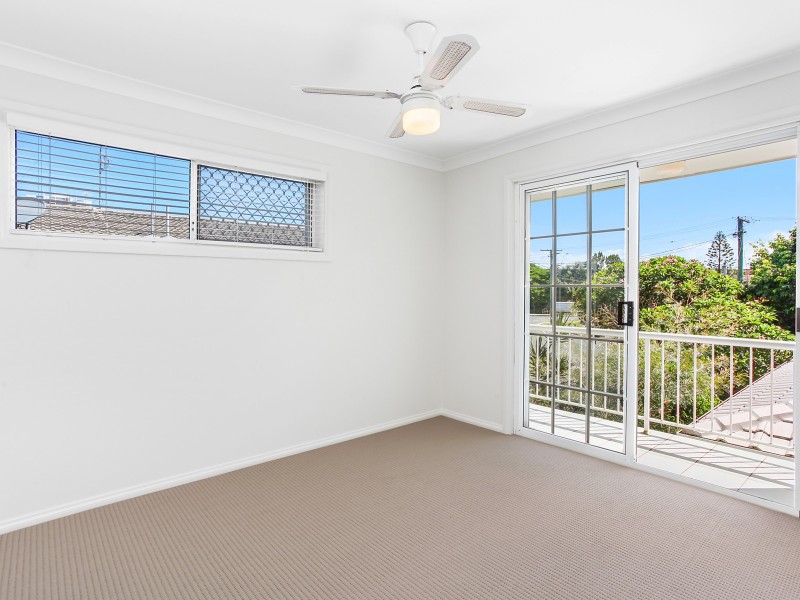 2/37 Darrambal Street, Chevron Island QLD 4217