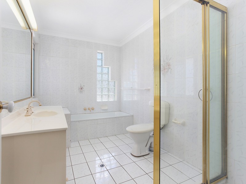 2/37 Darrambal Street, Chevron Island QLD 4217