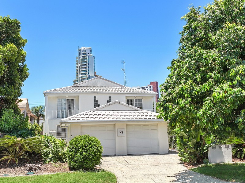 2/37 Darrambal Street, Chevron Island QLD 4217