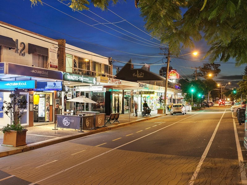 2/37 Darrambal Street, Chevron Island QLD 4217