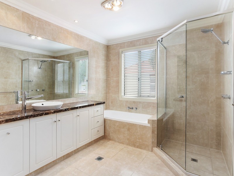 50 Sir Bruce Small Boulevard, Benowa Waters QLD 4217