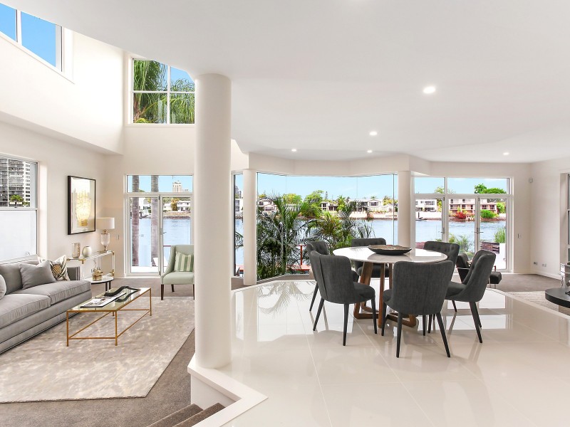 90 Amalfi Drive, Isle Of Capri QLD 4217