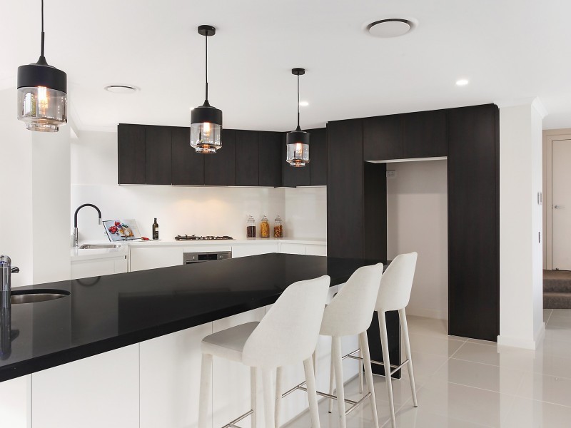 90 Amalfi Drive, Isle Of Capri QLD 4217