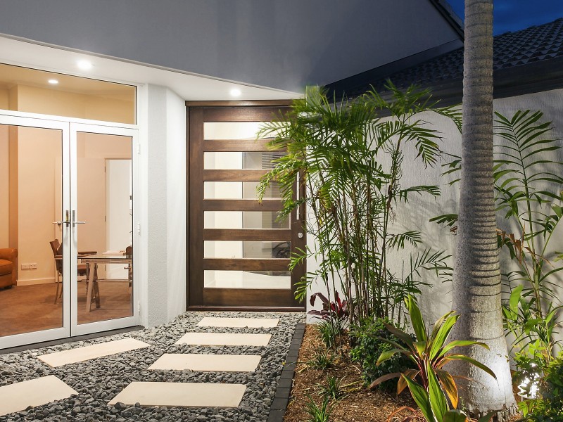 90 Amalfi Drive, Isle Of Capri QLD 4217