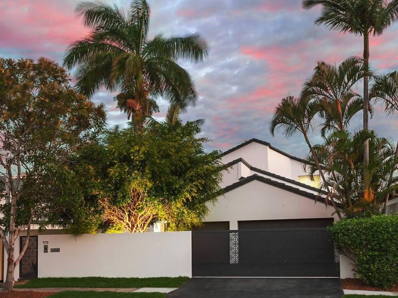 90 Amalfi Drive, Isle Of Capri QLD 4217