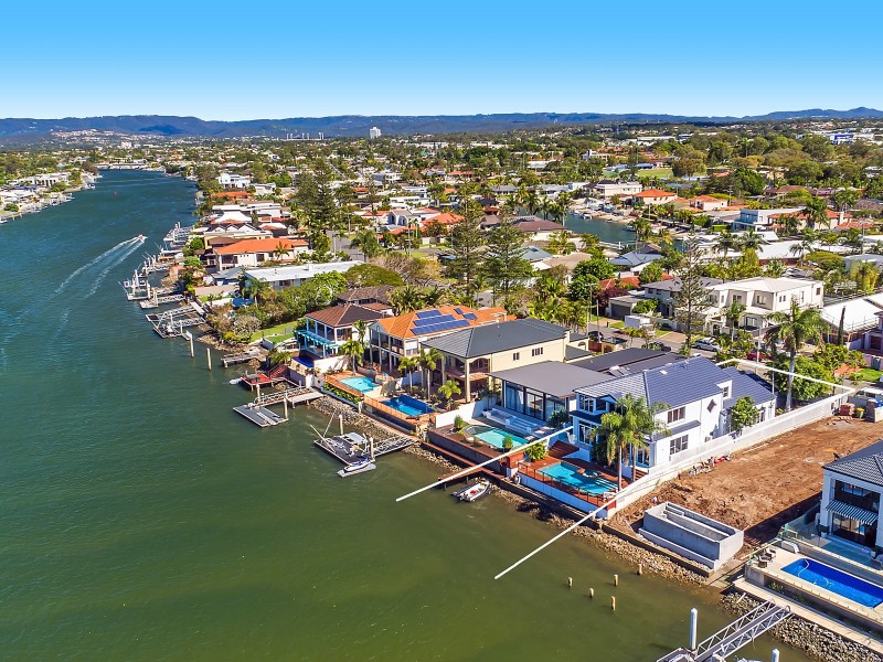 90 Amalfi Drive, Isle Of Capri QLD 4217