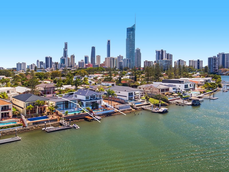 90 Amalfi Drive, Isle Of Capri QLD 4217