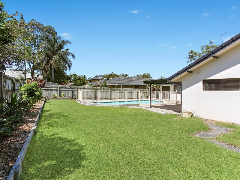 47 Collins Crescent, Benowa QLD 4217