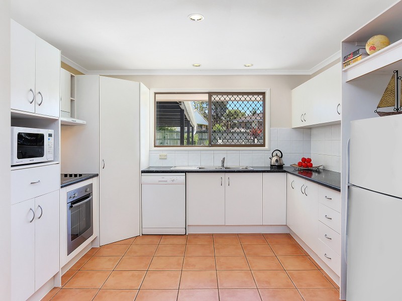 47 Collins Crescent, Benowa QLD 4217
