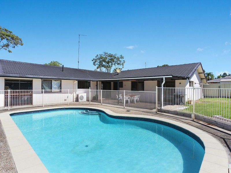 47 Collins Crescent, Benowa QLD 4217