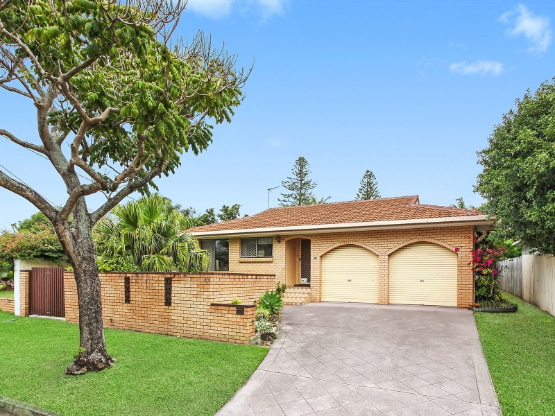 10 Poinciana Boulevard, Broadbeach Waters QLD 4218