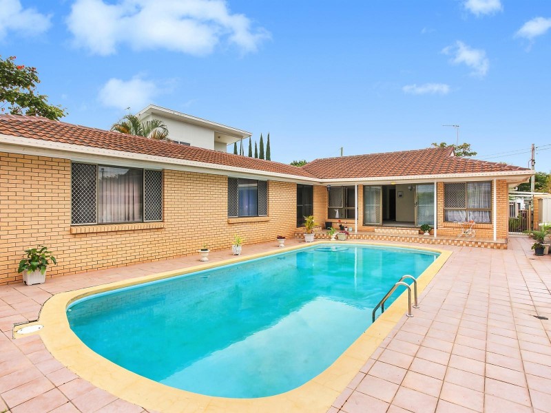 10 Poinciana Boulevard, Broadbeach Waters QLD 4218