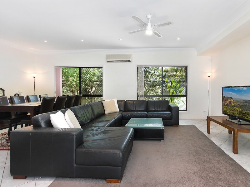 39 Edinburgh Road, Benowa Waters QLD 4217