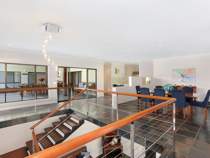 8 Kimmuli Drive, Elanora QLD 4221