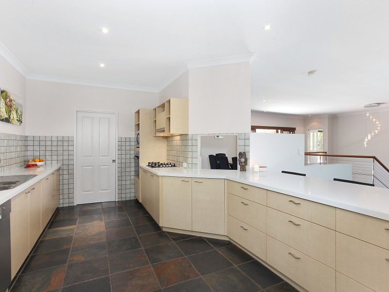 8 Kimmuli Drive, Elanora QLD 4221