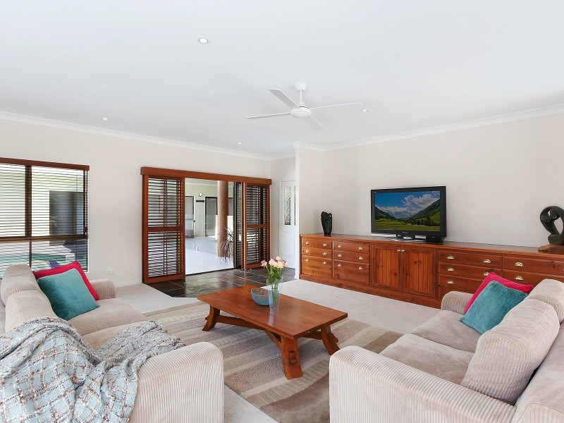 8 Kimmuli Drive, Elanora QLD 4221