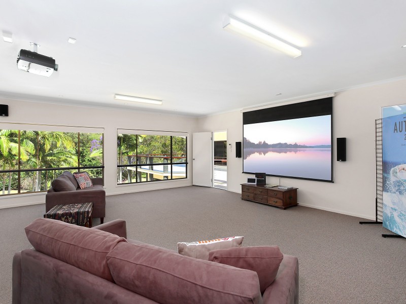 8 Kimmuli Drive, Elanora QLD 4221