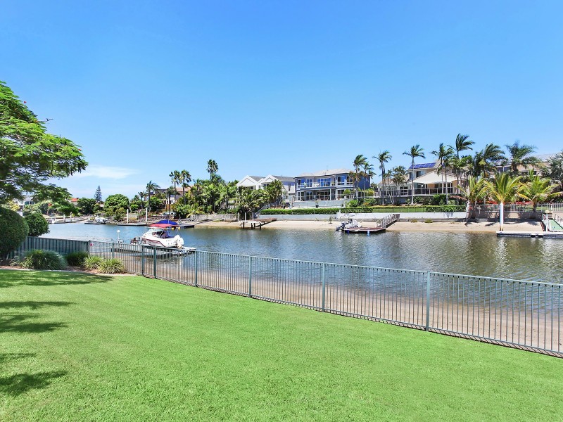 25 Kincardine Drive, Benowa Waters QLD 4217