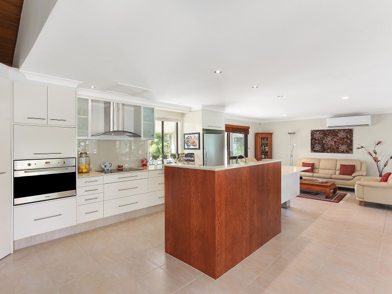 25 Kincardine Drive, Benowa Waters QLD 4217