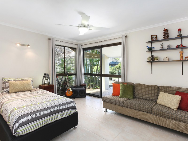 25 Kincardine Drive, Benowa Waters QLD 4217