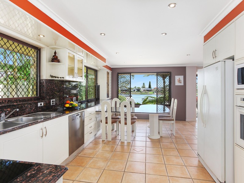 7 Ayrshire Avenue, Benowa Waters QLD 4217