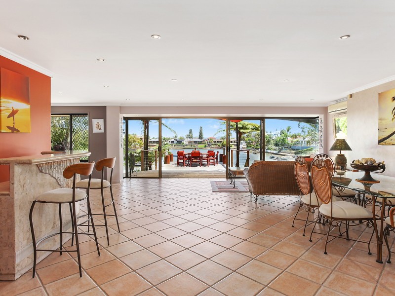 7 Ayrshire Avenue, Benowa Waters QLD 4217