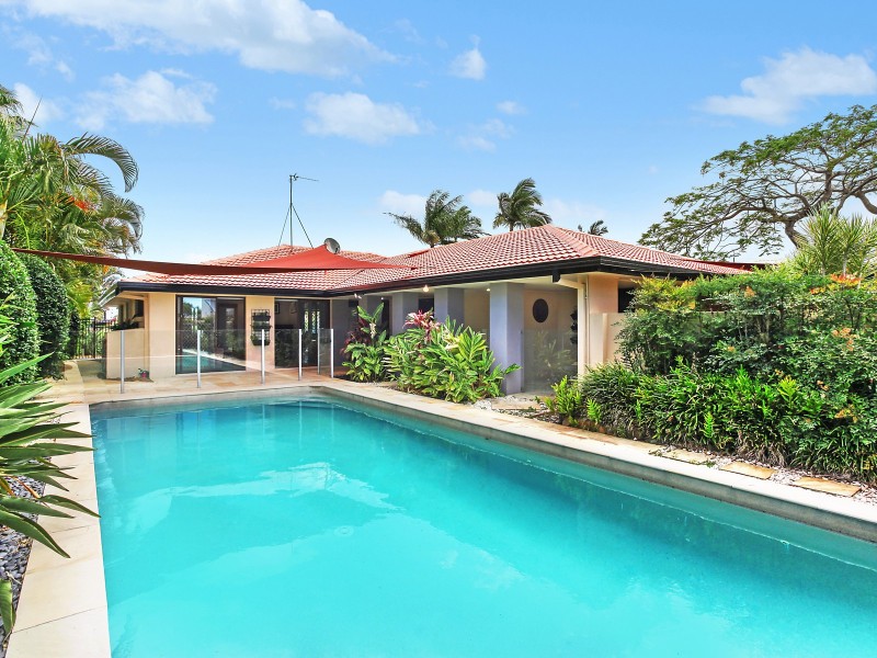 7 Ayrshire Avenue, Benowa Waters QLD 4217