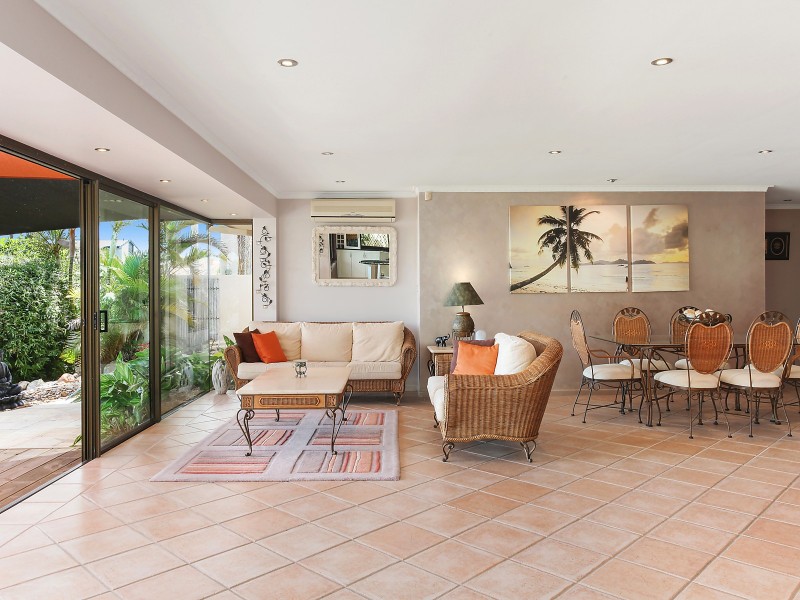 7 Ayrshire Avenue, Benowa Waters QLD 4217