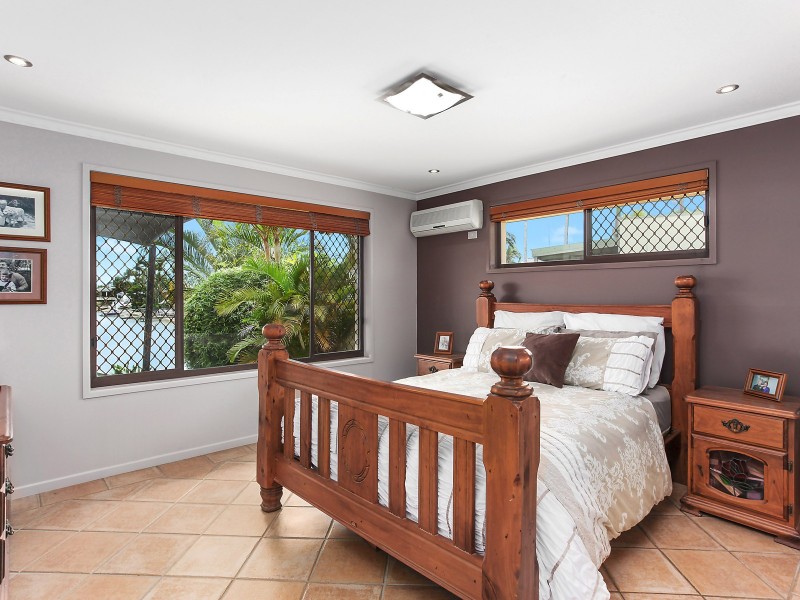 7 Ayrshire Avenue, Benowa Waters QLD 4217