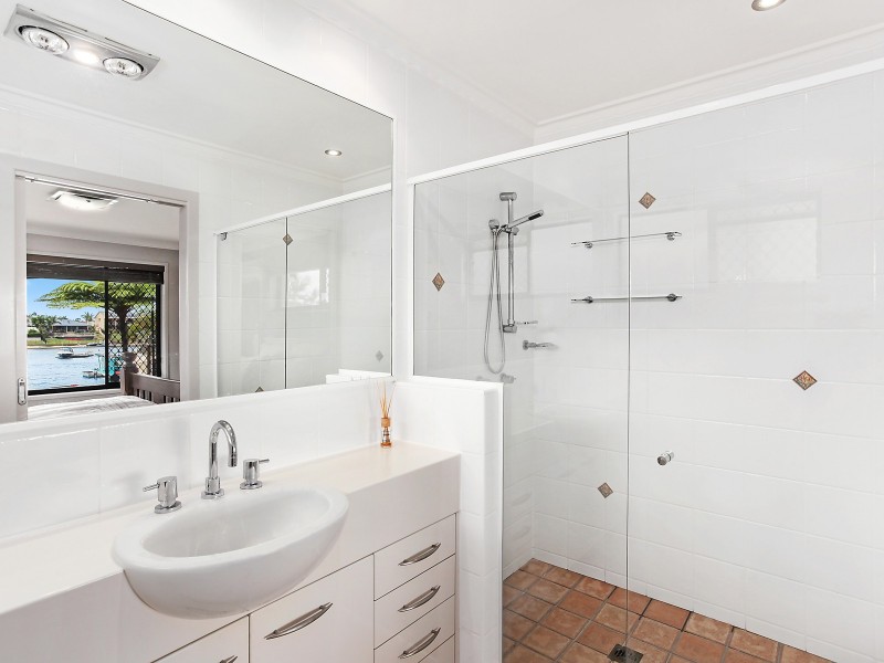 7 Ayrshire Avenue, Benowa Waters QLD 4217